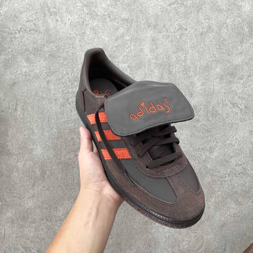 シュウキュウ × イーワックス × アディダス ハンドボール スペツィアル