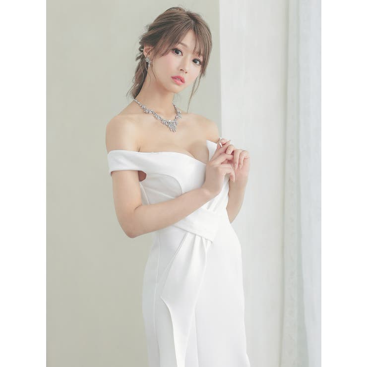 ホワイトフリルスリットドレス 流れるフリルスリットが印象的なロング