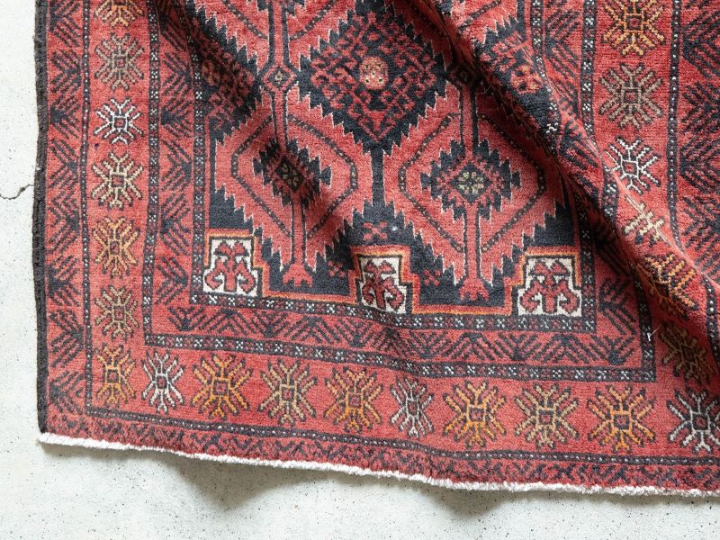本物のトライバルラグとは？8つの魅力で解説｜ヴィンテージ手織り絨毯