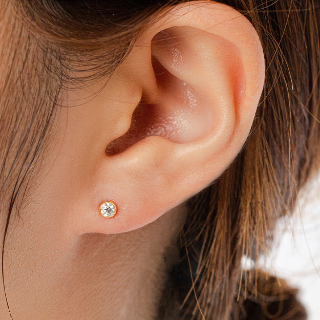 K18/Pt「0.2ctダイヤ ヌード」ピアス｜【オレフィーチェ】Orefice