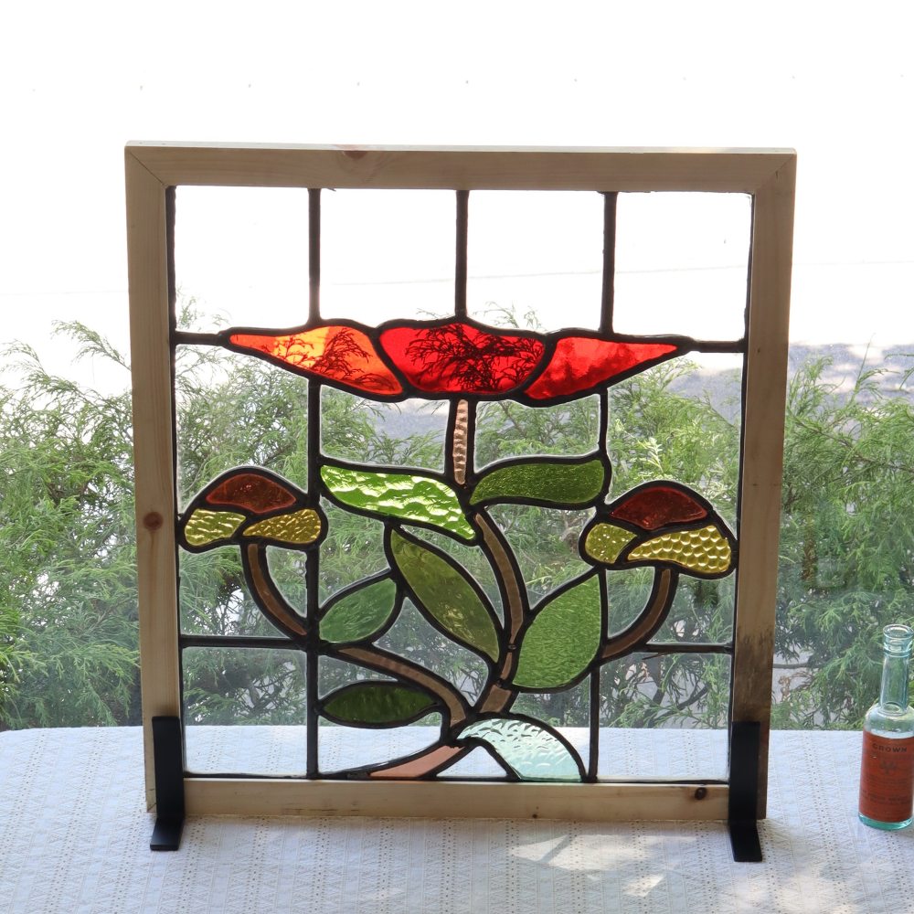 花やキノコのモチーフが可愛い♪ アンティーク・ステンドグラス VC109