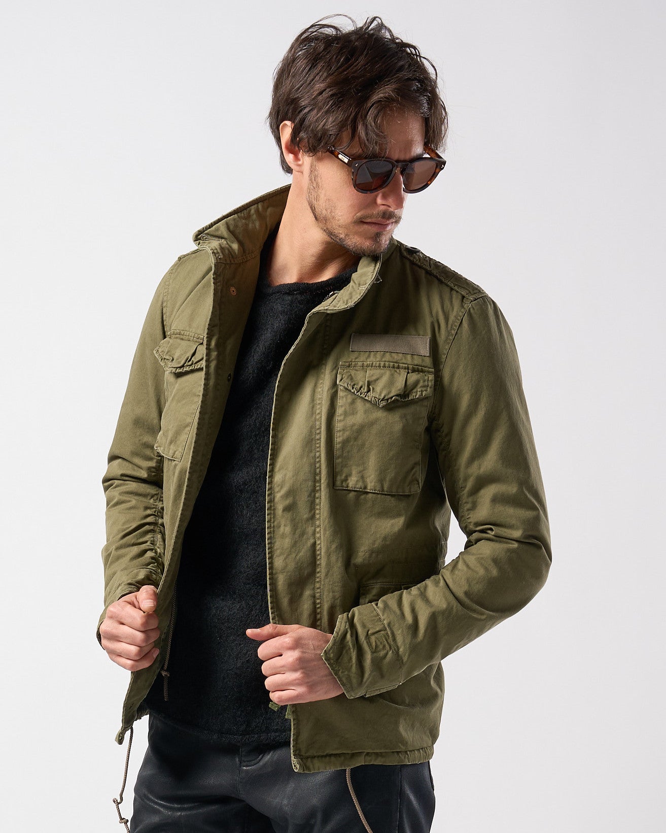 存在感を放つ大人のミリタリージャケット。