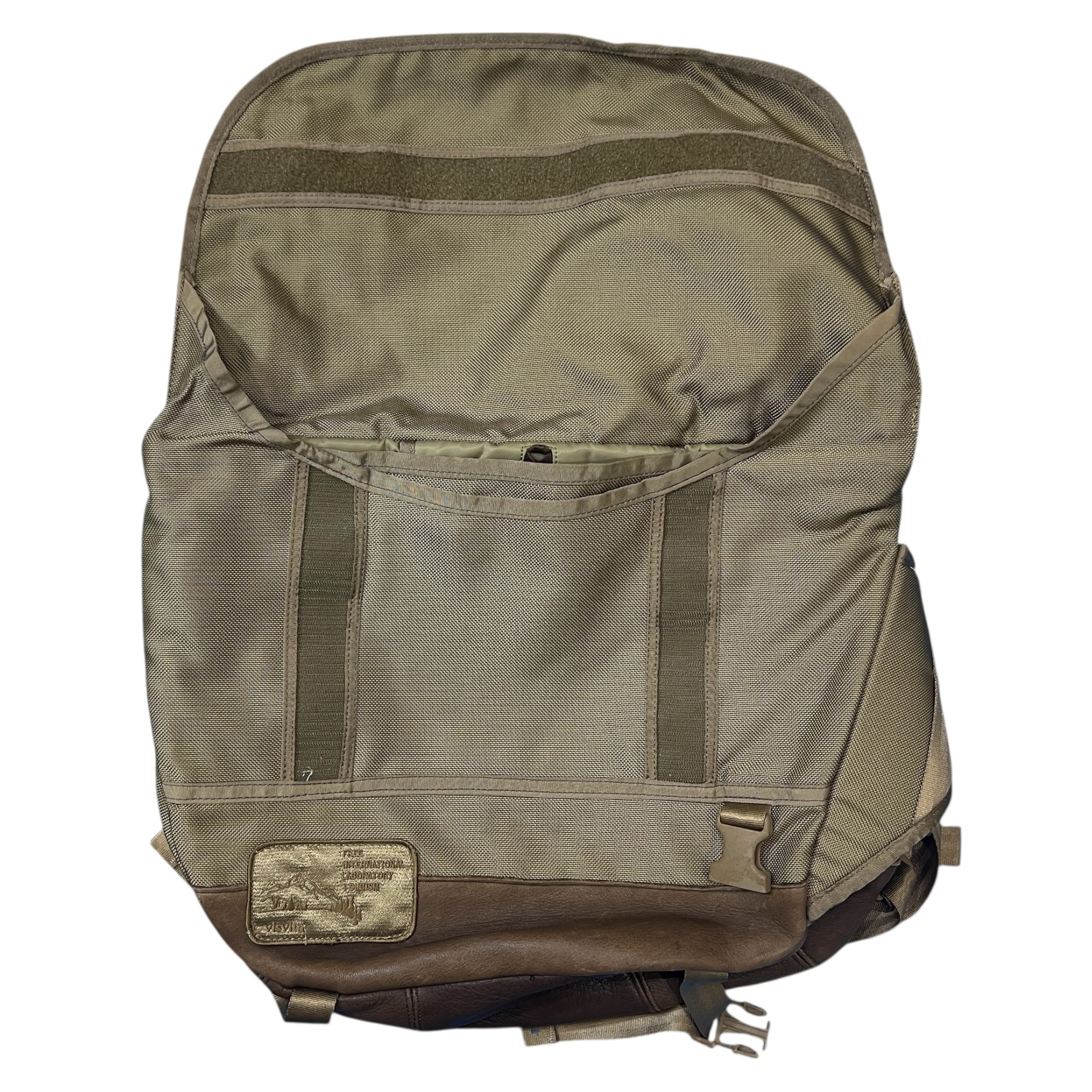 SEVENSTARCLOTHING - visvim 00's E-Cat 18L Messenger Bag