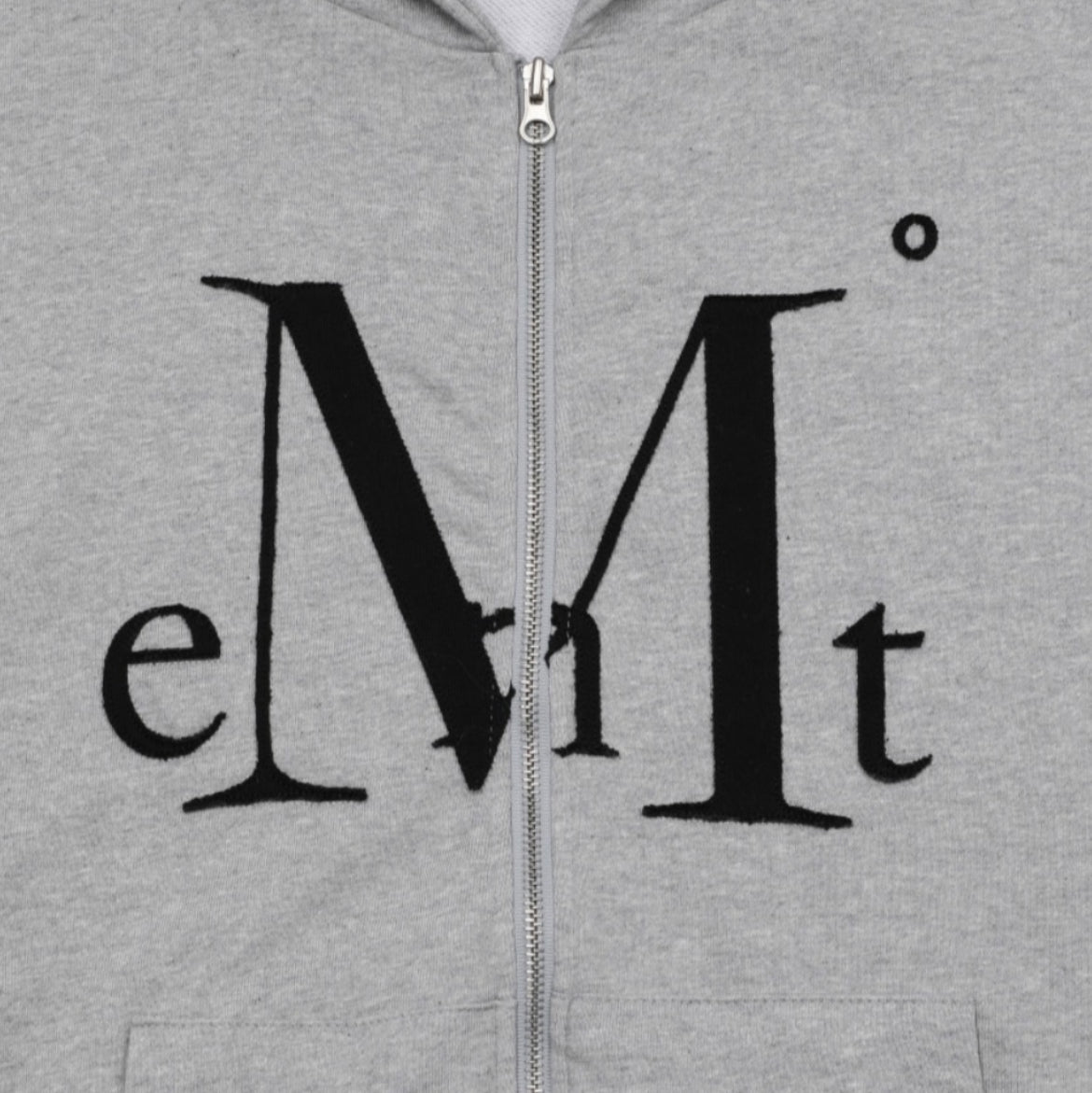 ワディアップリケロゴフードジップアップユニセックス (2Color