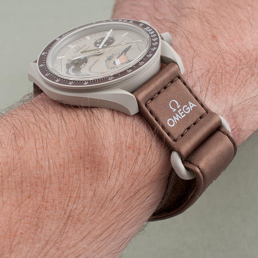 Swatch Omega Moonswatch Saturn Watch Review SO33T100