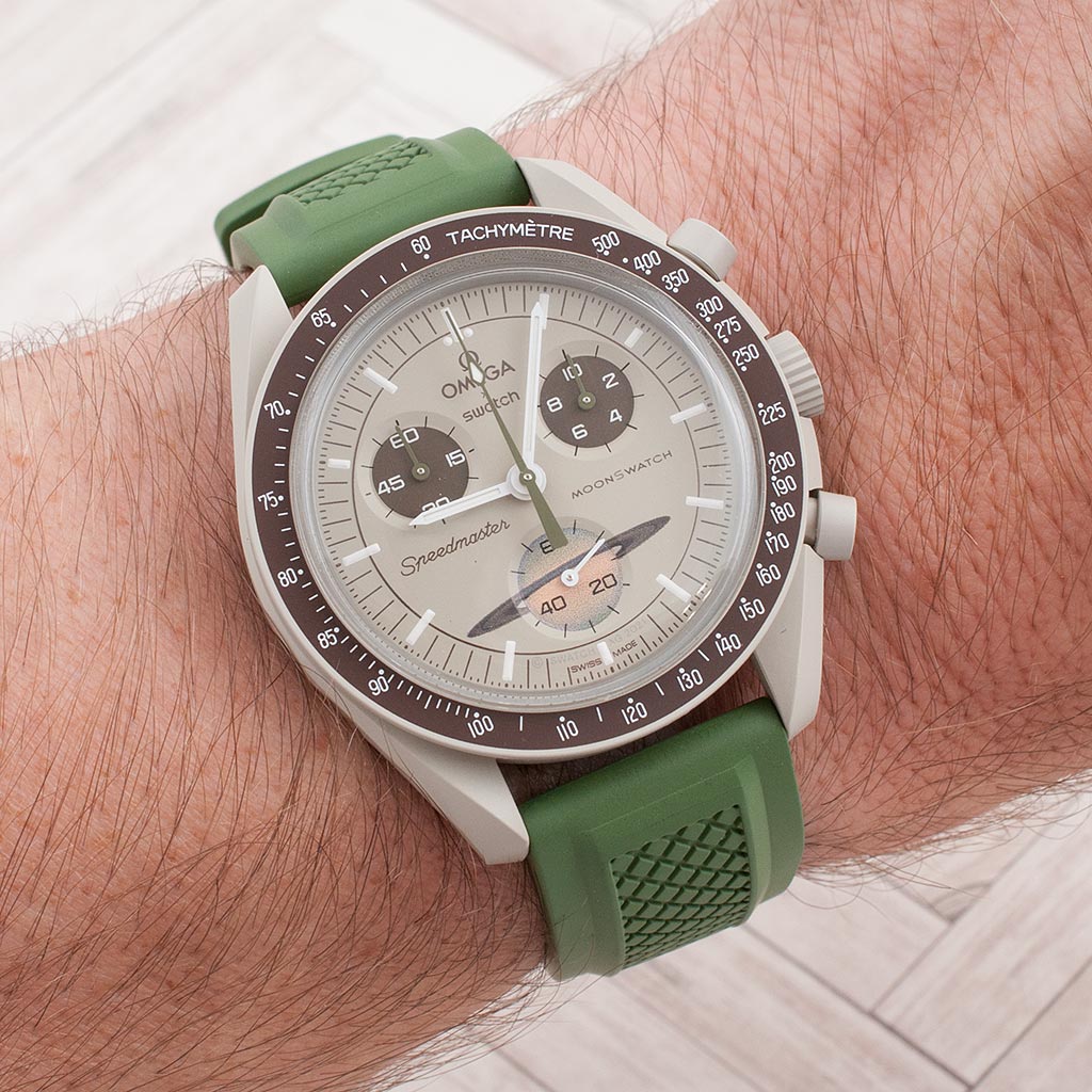 Swatch Omega Moonswatch Saturn Watch Review SO33T100