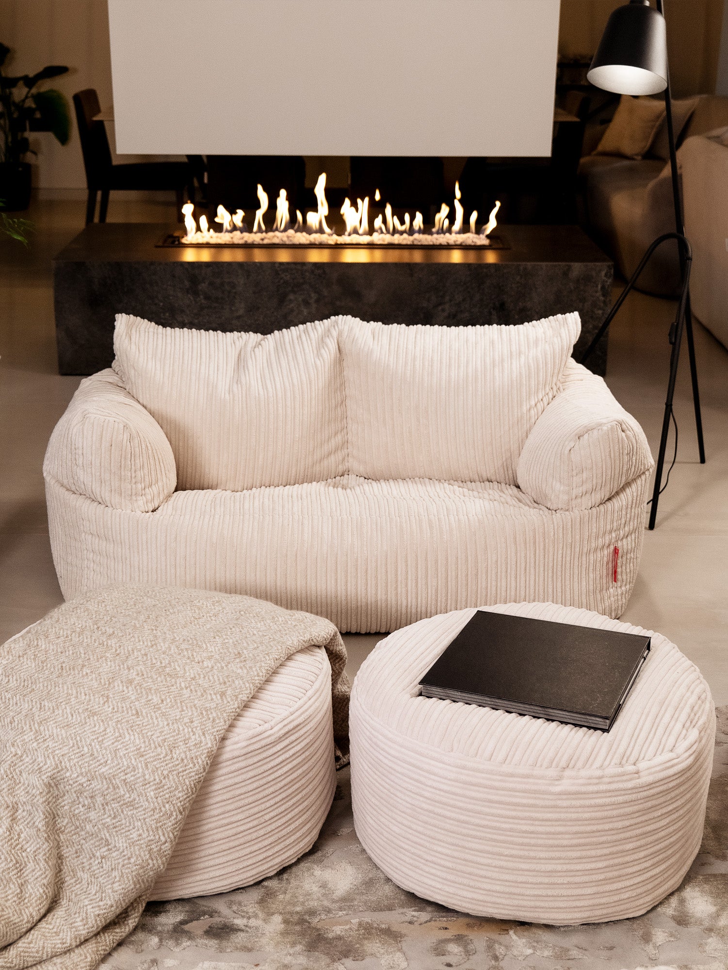 LoungePug ジョセフィンソファビーズクッション - ポンポンアイボリー