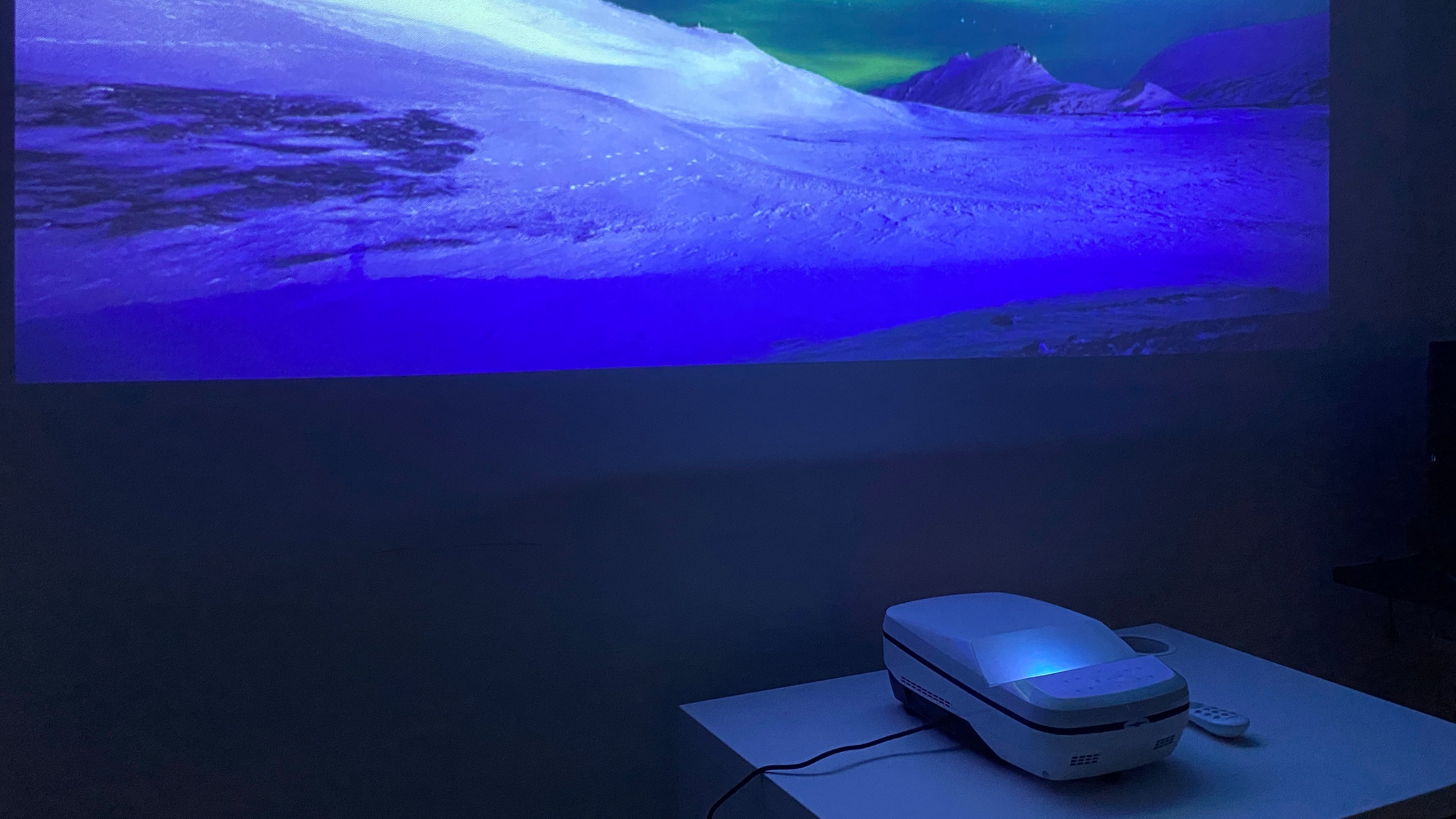 超短焦点プロジェクターとは？基本の特徴とメリット・デメリット