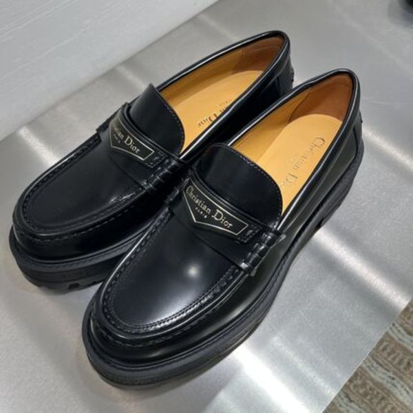 足元から格を上げる一足】Dior Boyローファーが放つ“クラシックの新