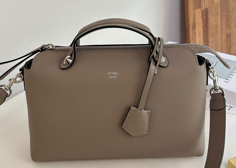 アラサー女子の指名買い率高めバッグ=FENDI(フェンディ)の『BY THE WAY