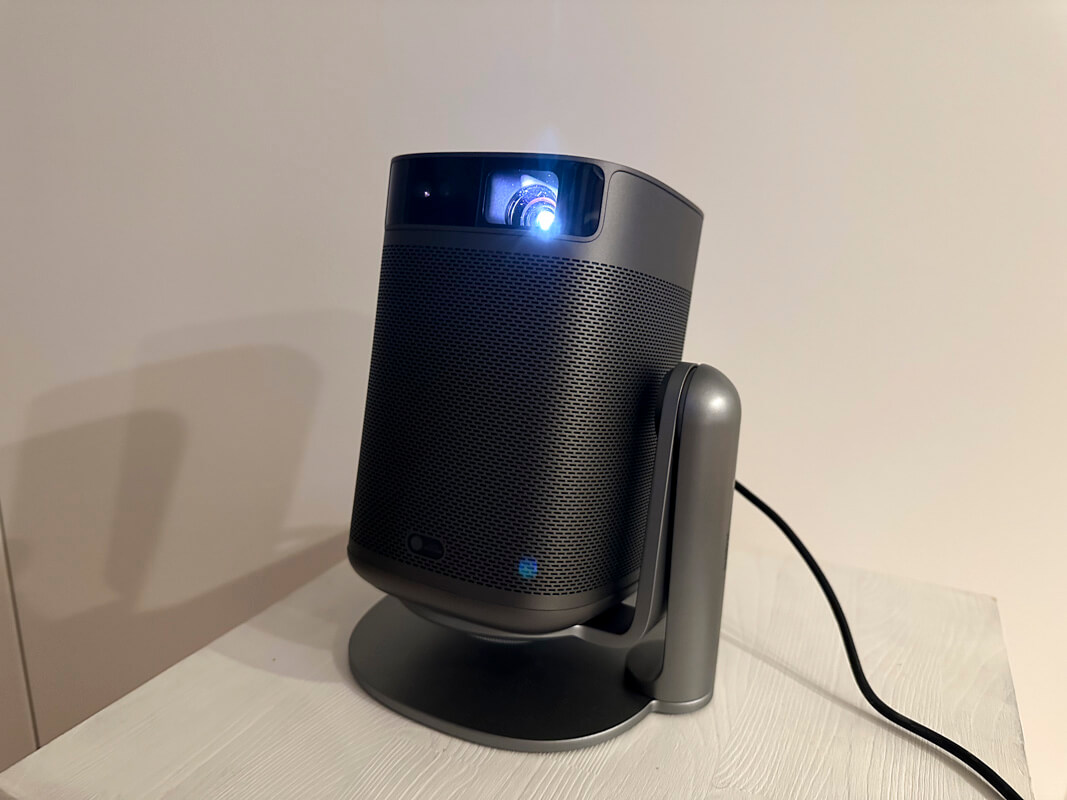 XGIMI MoGo 2 Proをレビュー！持ち運びが楽々な小型サイズで多彩な機能