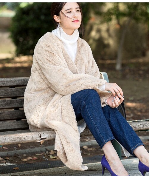 ADAM ET ROPE'（アダムエロペ）の「フェイクファーノーカラーロング