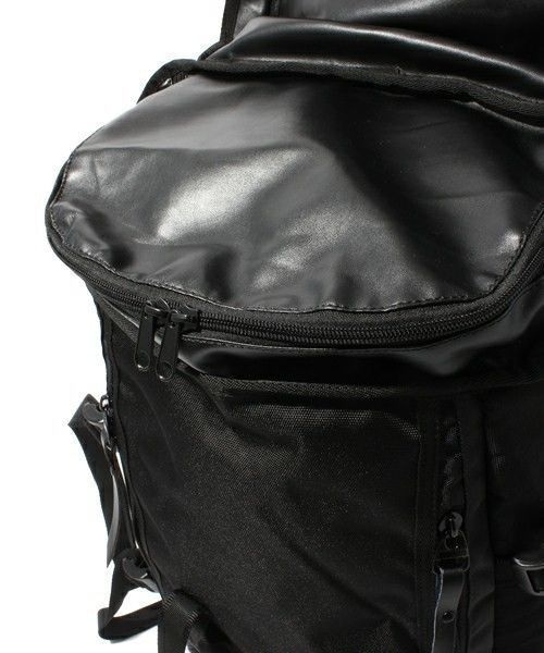 MEMENTISM（メメントイズム）の「MEMENTISM 底スタッズリュック