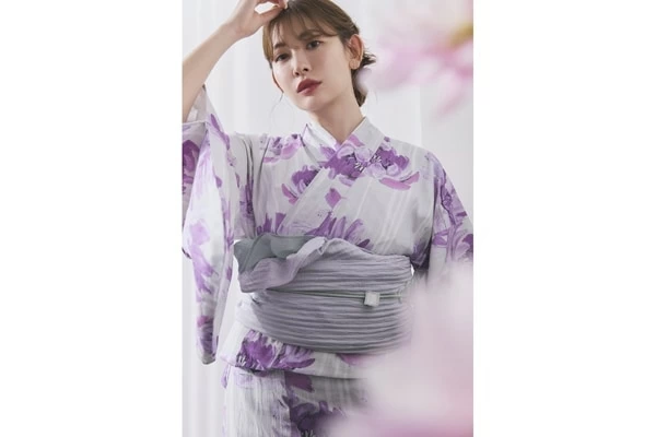 大人の色気をまとう。こじはるプロデュース「Her lip to」から浴衣が