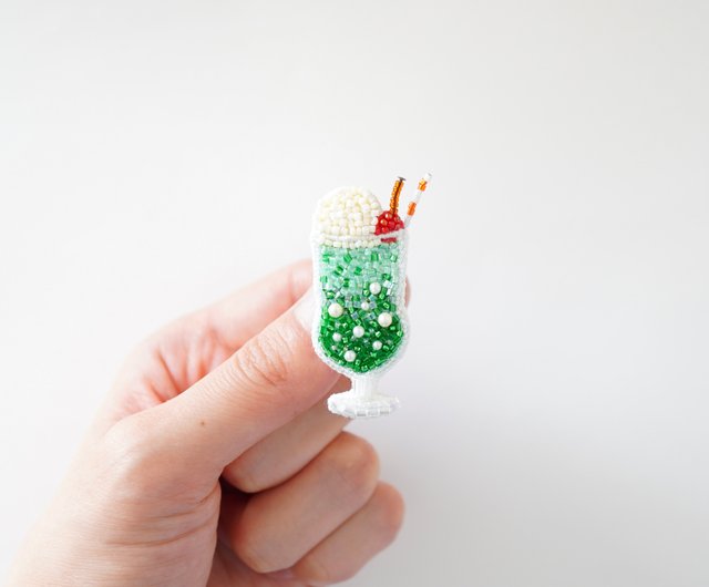 メロンクリームソーダのブローチ ビーズ刺繍 ハーモニハーモニ