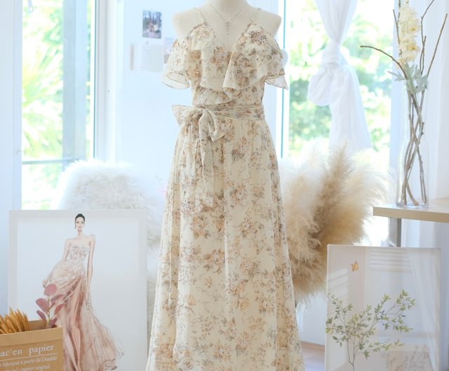 タイ クリーム色の花柄ロングラップドレス、フリル付きストラップ