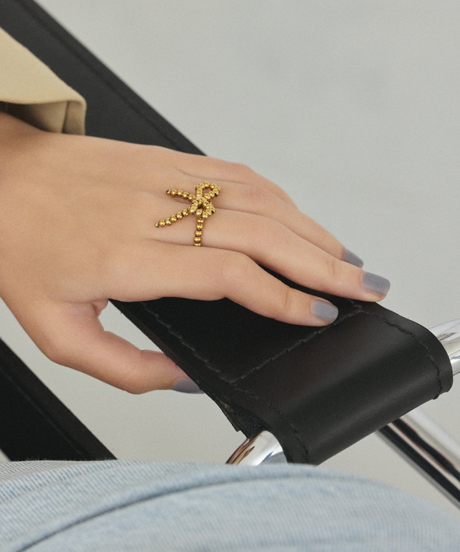 ゴールド]リボンボールリング