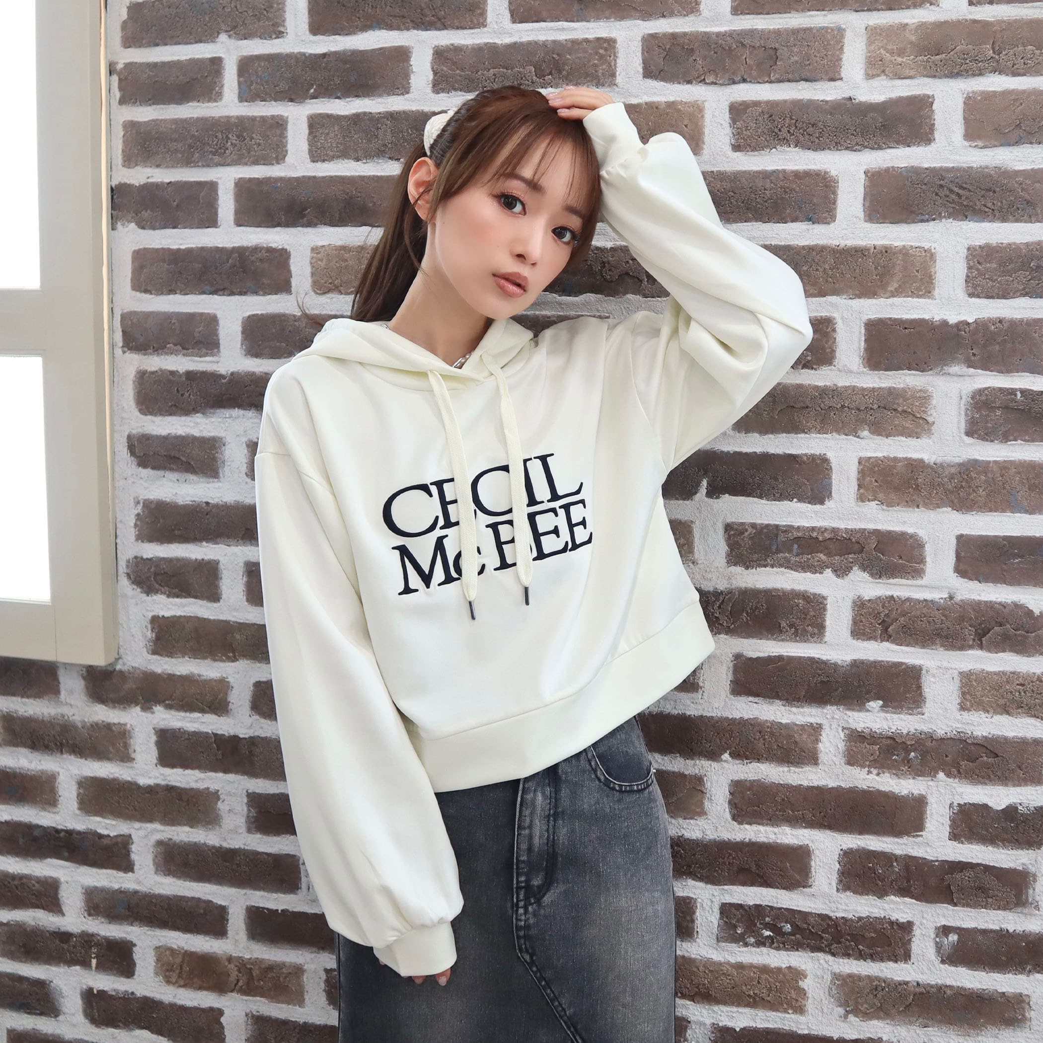 刺繍ロゴパーカー｜REVIVAL LOGO LINE｜CECIL McBEE(セシルマクビー