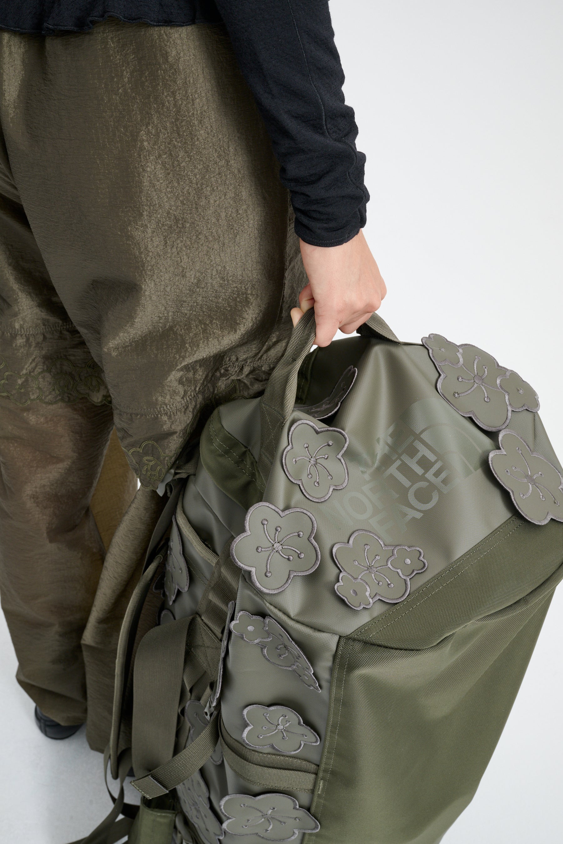THE NORTH FACE X CECILIE BAHNSEN AUDREY BASE CAMP DUFFEL (M) | OLIVE