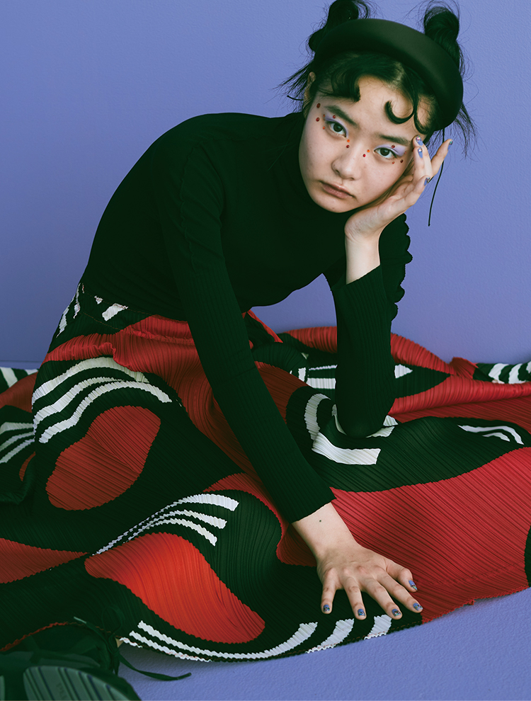 TOP | PLEATS PLEASE ISSEY MIYAKE プリーツが奏でる、秋のリズム | SPUR