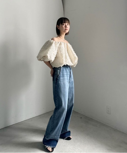 Ameri（アメリ）の「RIBBON LIKE BALLON SHORT TOP（シャツ/ブラウス