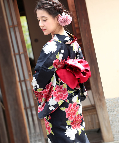 Grandeir（グランディール）の「浴衣3点セット 牡丹 花柄 ブラック 黒