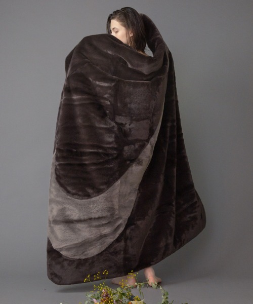 NIKE（ナイキ）の「NIKE WMNS NSW FAUX FUR BLANKET KRMG DO3793-220