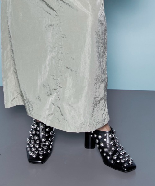 MAISON SPECIAL（メゾンスペシャル）の「Grommet Mule Sandals