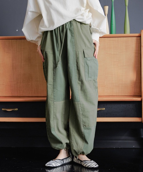 niko and（ニコアンド）の「クレイジーカーゴコクーンパンツ