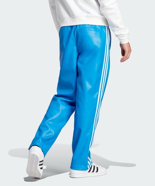 adidas（アディダス）の「フェイクレザー アディカラー スリー