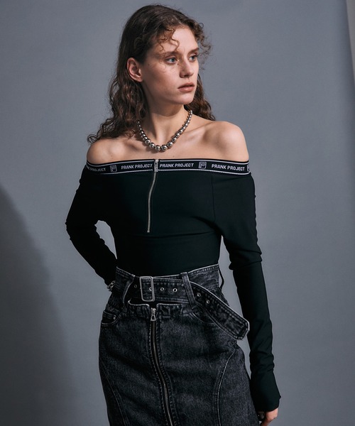 PRANK PROJECT（プランクプロジェクト）の「オフショルジップトップ