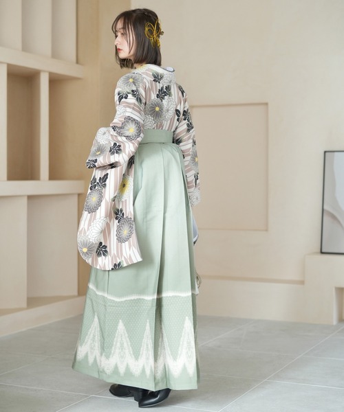utatane（ウタタネ）の「袴セット ニコアンティーク 矢絣とグレー菊