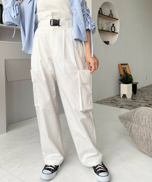 moment+（モーメントプラス）の「ベルト付きハイウエストカーゴパンツ