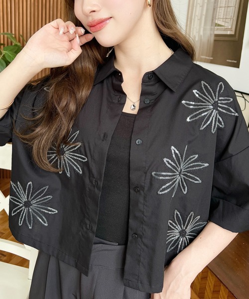 moment+（モーメントプラス）の「花柄スパンコール刺繍半袖ショート