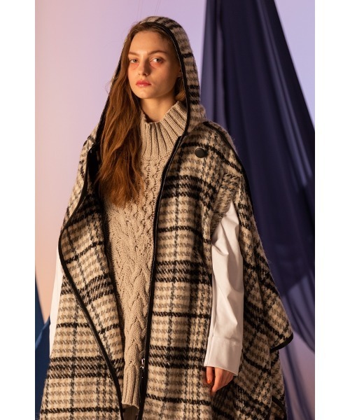 AULA AILA（アウラアイラ）の「フーデッドポンチョコート（ポンチョ