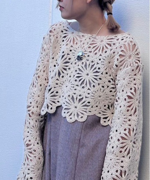 Ameri（アメリ）の「MEDI FLOWER SAINT LACE TOP（Tシャツ/カットソー