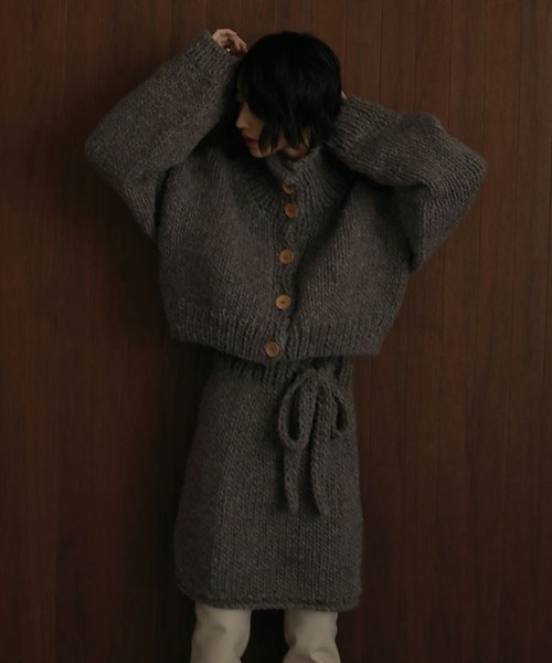 ETRE TOKYO（エトレトウキョウ）の「スタンドネックハンドニット