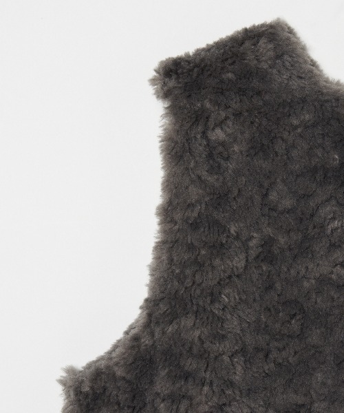 three dots（スリードッツ）の「アップサイクル エコファー ベスト