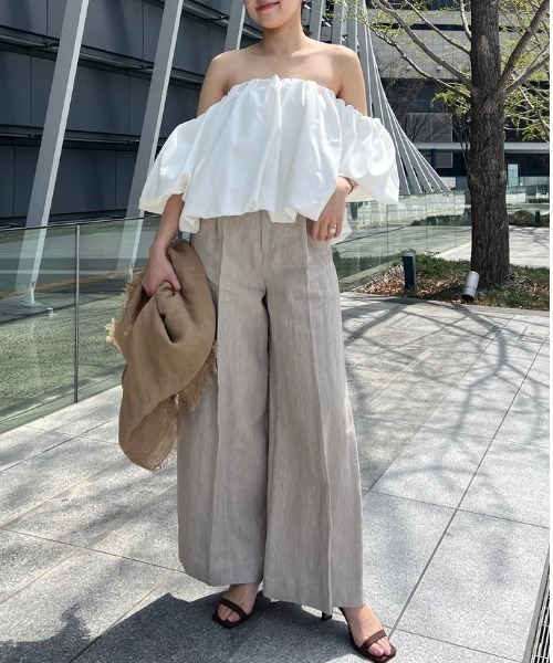 anuans（アニュアンス）の「ボリュームバルーントップス（シャツ