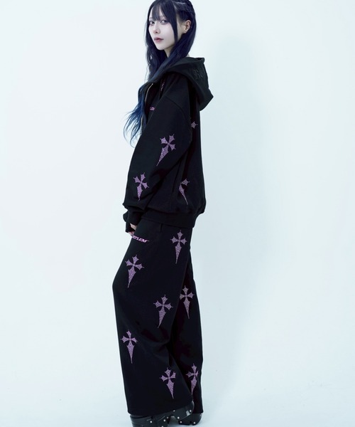 REFLEM（レフレム）の「『REFLEM/レフレム』クロス総柄ラインストーン