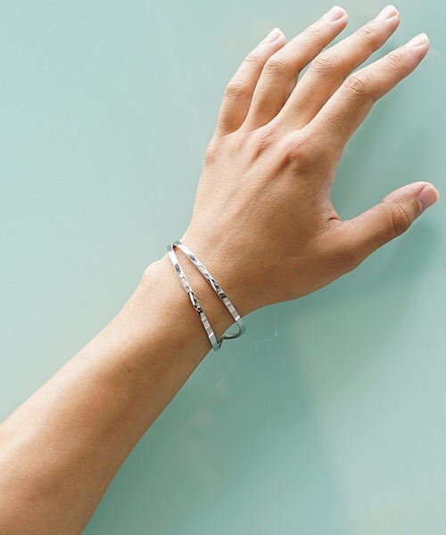 洗練された曲線美に惹かれて】ダブルアーチバングル ブレスレット