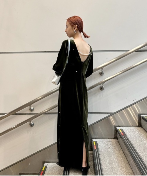 Ameri（アメリ）の「BACK OPEN PEARL VELOUR DRESS（ドレス）」 - WEAR