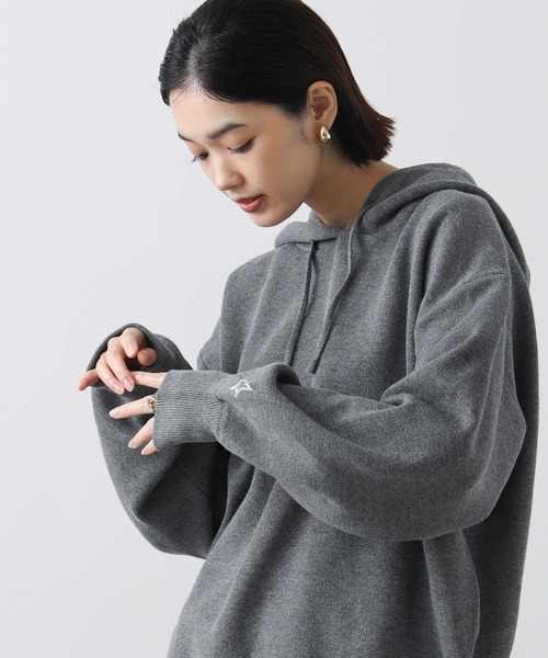 Gready Brilliant（グレディブリリアン）の「星刺繍ニットパーカー