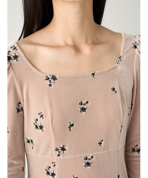 FRAY I.D（フレイアイディー）の「スクエアネックベロア刺繍ワンピース