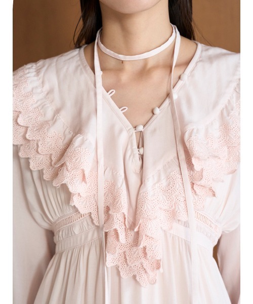 SNIDEL（スナイデル）の「コットンライクラッフルカラーチュニック