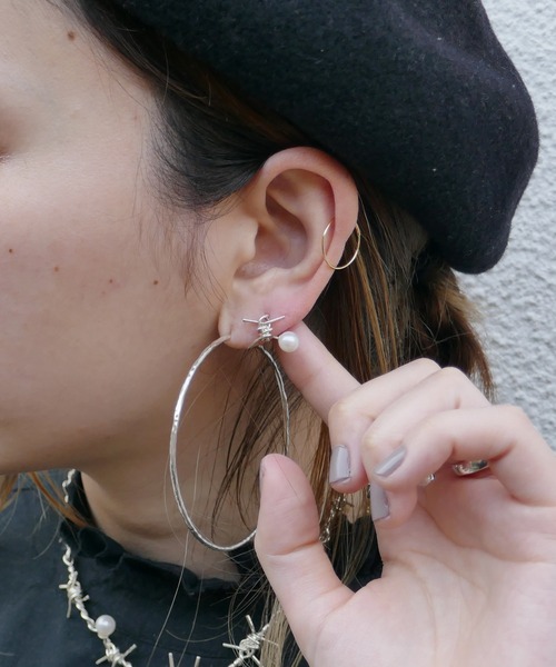 e.m.（イーエム）の「パール有刺鉄線ピアス（ピアス（片耳用））」 - WEAR