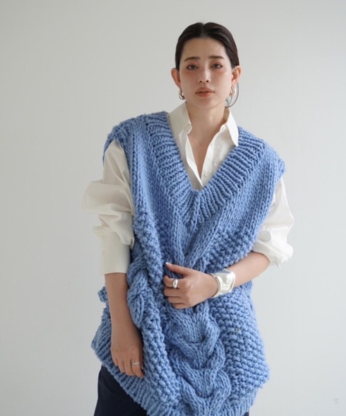 ETRE TOKYO（エトレトウキョウ）の「ハンドニットケーブルベスト