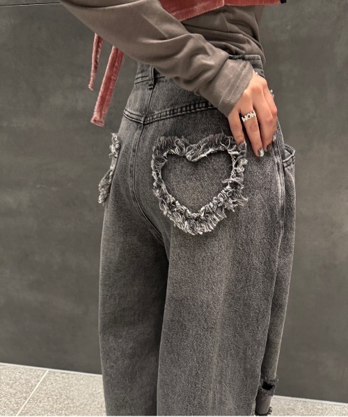 Ameri（アメリ）の「HEART PATCH DAMAGE DENIM PANTS（デニムパンツ
