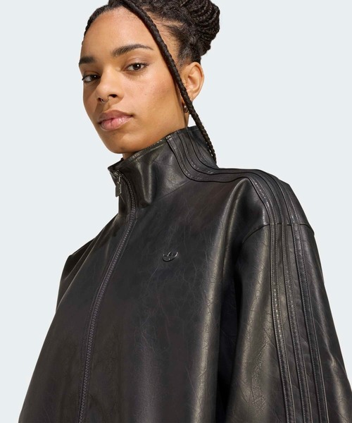 adidas（アディダス）の「プレザー ファイヤーバード オーバーサイズ