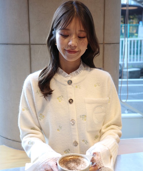 Attachedcollrフラワーモチーフカーディガン（ノーカラージャケット